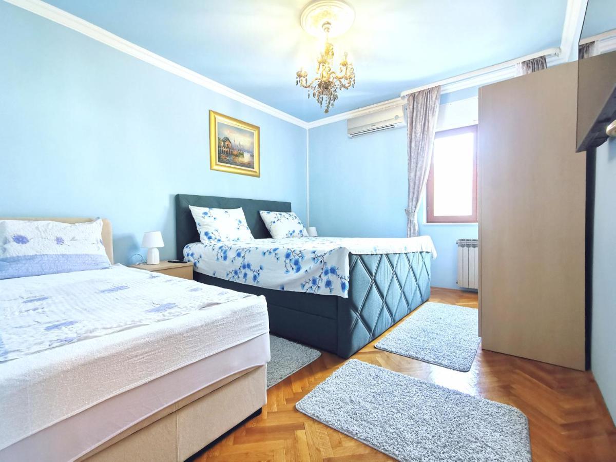 Apartments Mira Kaštela Екстериор снимка